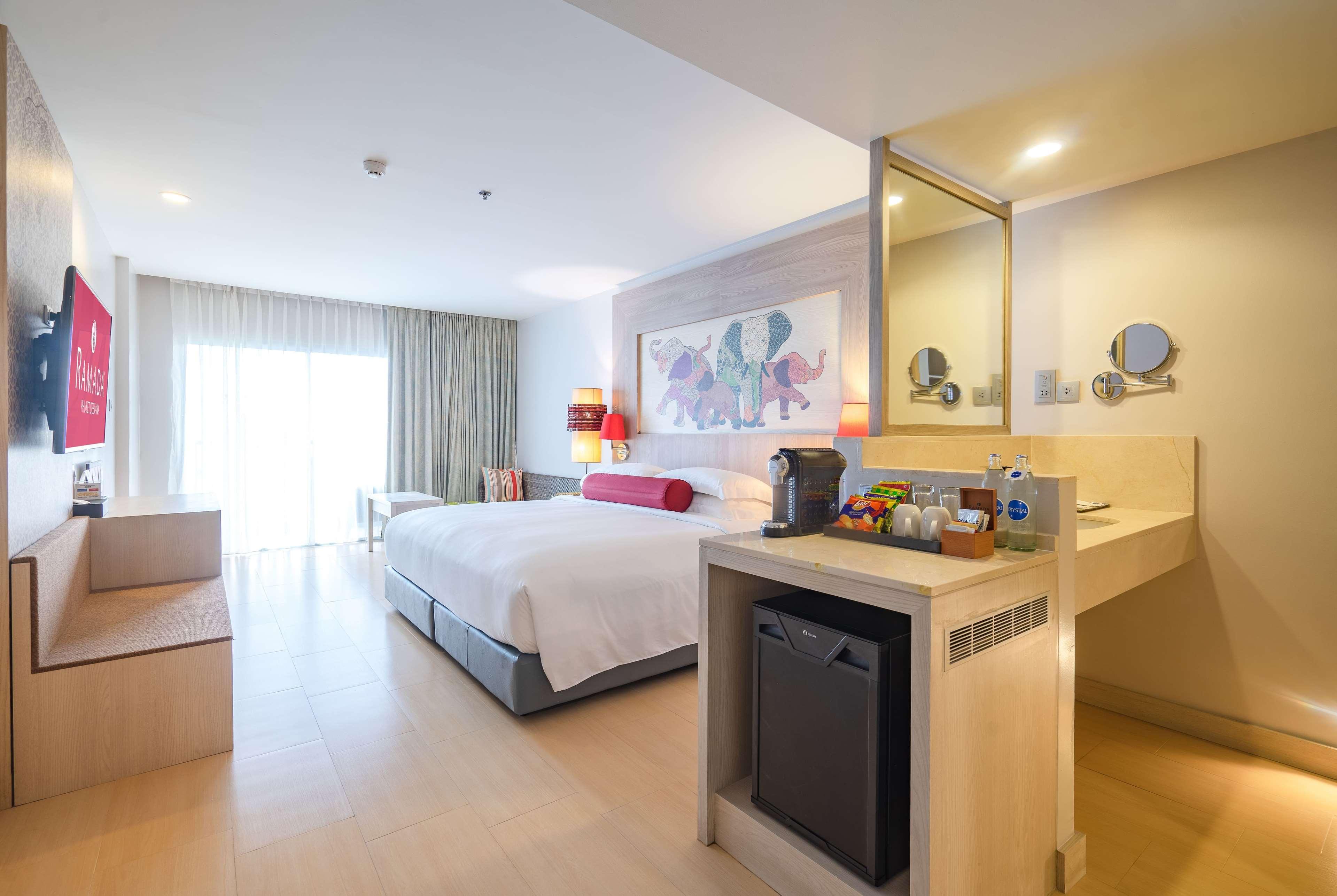 Patong Ramada By Wyndham Phuket Deevana מראה חיצוני תמונה